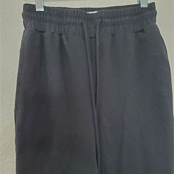 3 Piece Black Refuge Set - Crop Hoodie, Sports Bra, and Pants - Picture 9 of 13